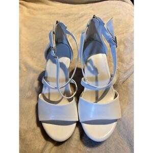 Torrid White Block Heel Sandals Women's Size‎ 8.5WW Wide Width Ankle Strap Heels